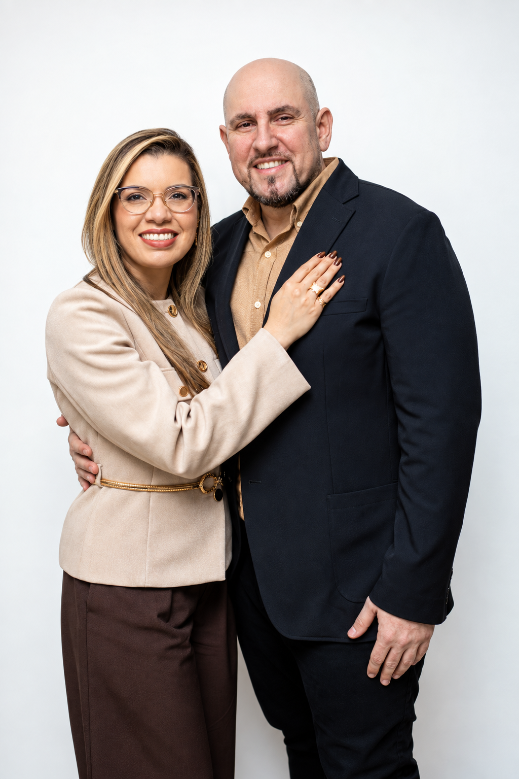 Cielo Mar de Sanchis con su esposo, el Pastor Juan Sanchis
